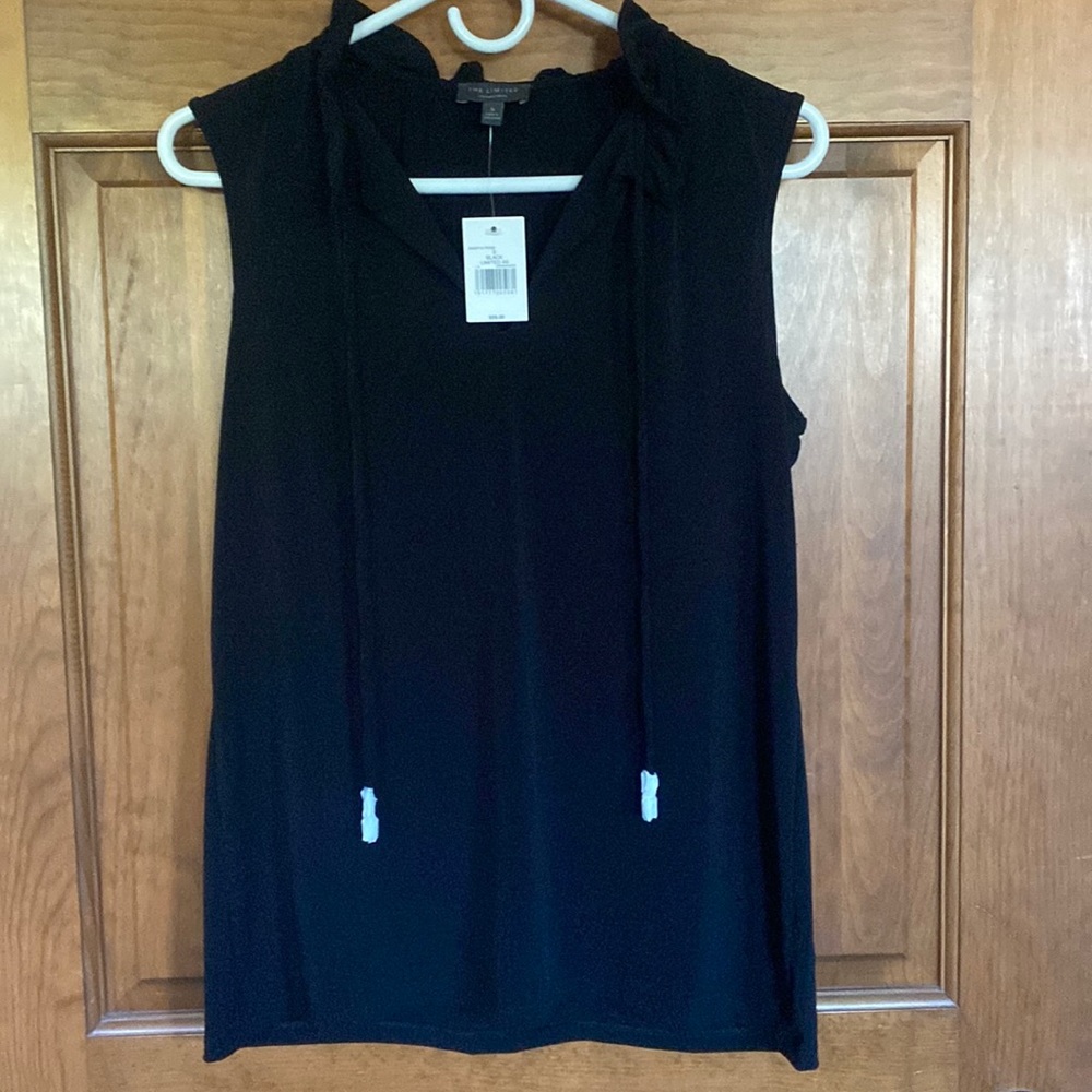 THE LIMITED Tie Neck Sleeveless top. Black. Size small. NWT